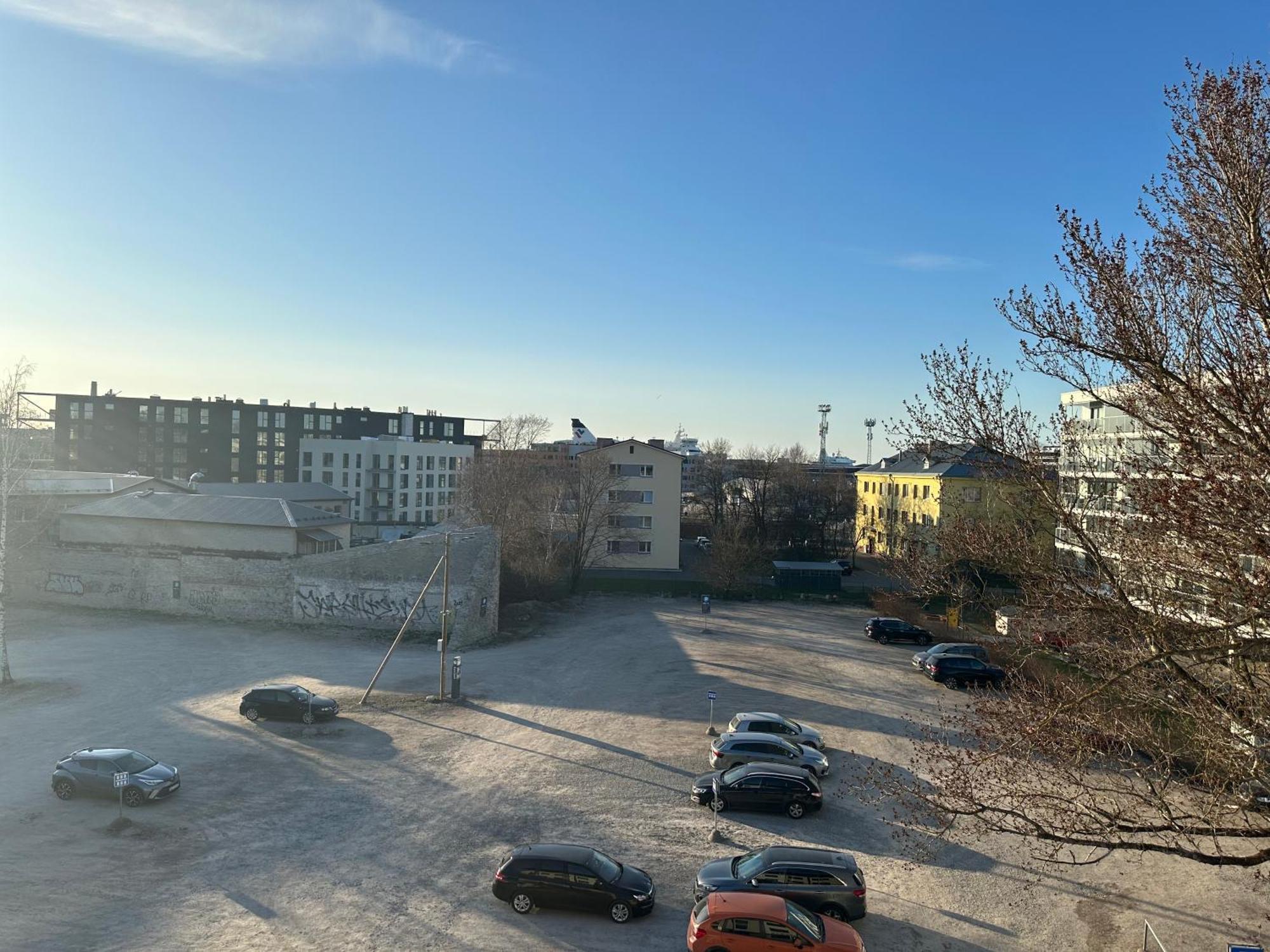 Room Near City Center Harbour Talin Exterior foto